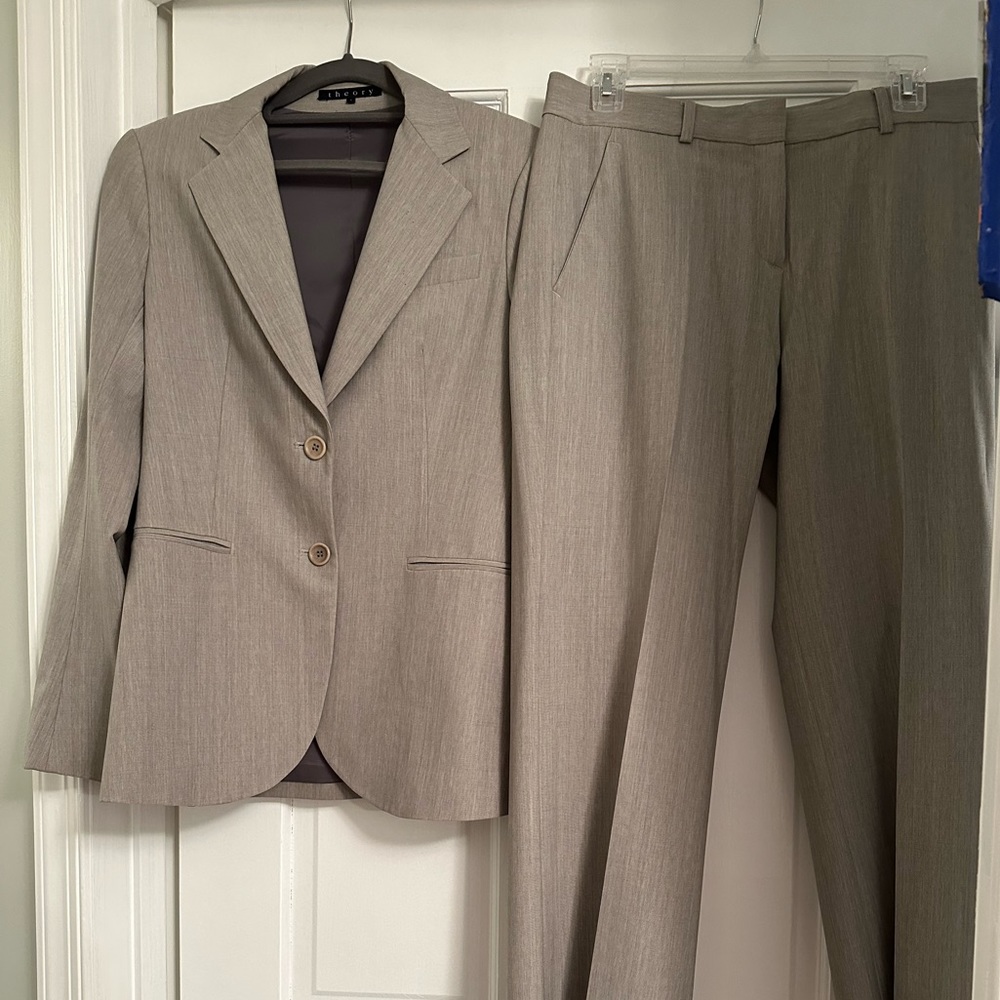 Theory gray women’s pant suit